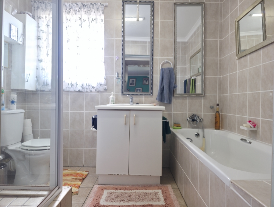 3 Bedroom Property for Sale in Wavecrest Eastern Cape